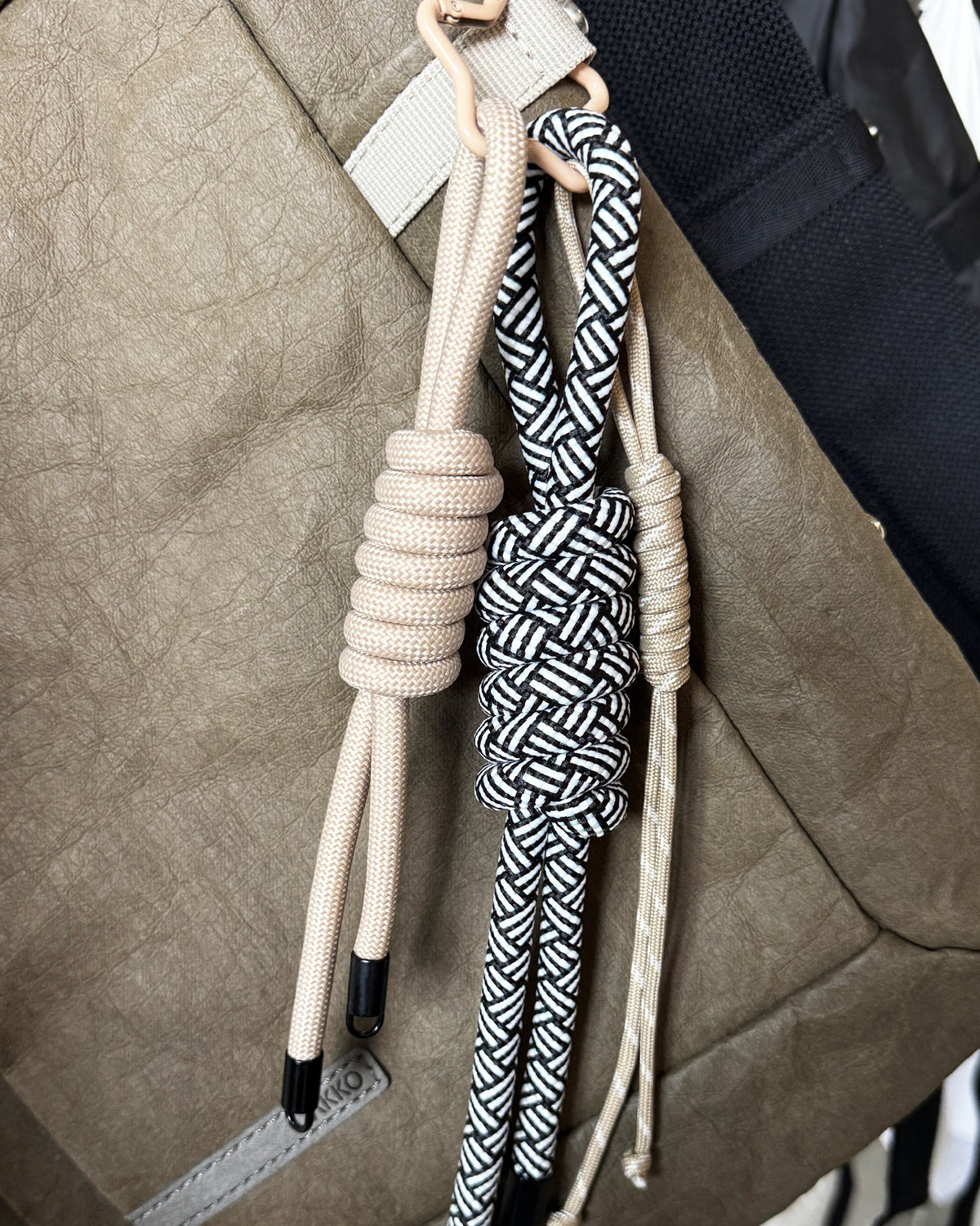 Ropique Helix beige cord close-up